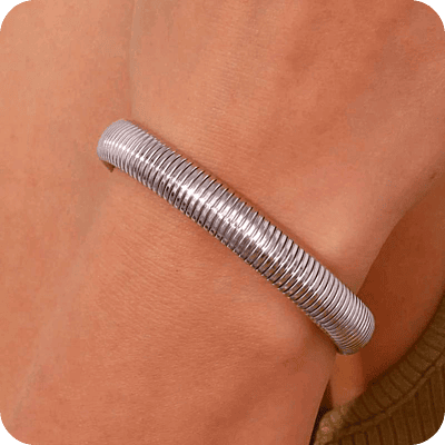 Cobra Bangle