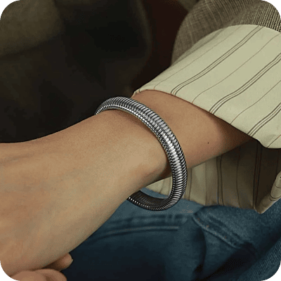 Cobra Bangle